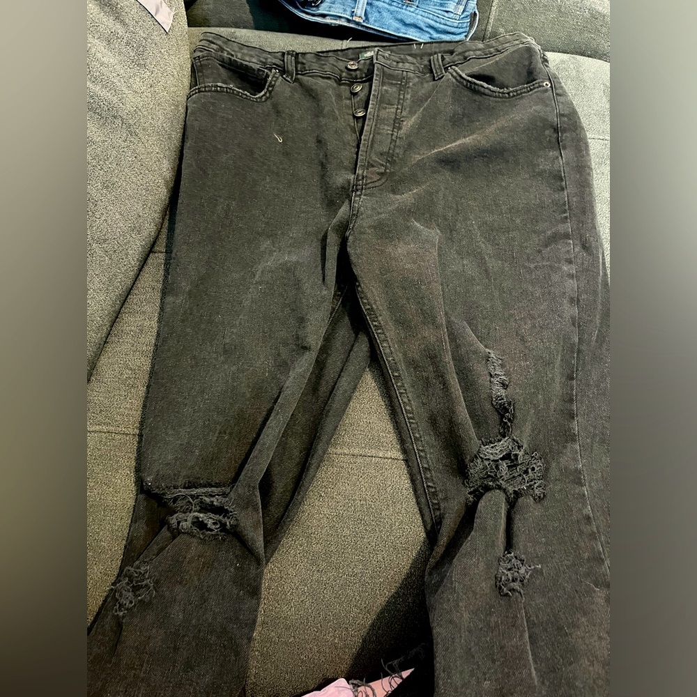 Target Wild Fable juniors black jeans. High waist, straight, size 14 distressed
